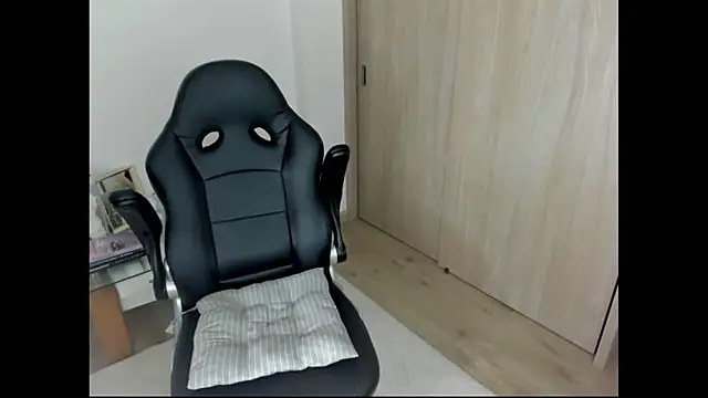 Snapshot of Biscuit_oliva chatting on September 2025 04:27:02 AM Biscuit oliva online show from September 2025 04:27:02 AM