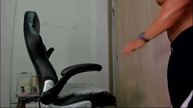 Snapshot of Biscuit_oliva chatting on September 2025 03:44:01 AM Biscuit oliva online show from September 2025 03:44:01 AM