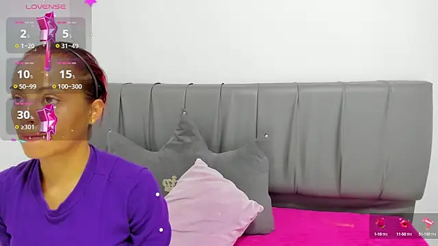 HoollyHendrix online show from October 2025 08:31:01 PM