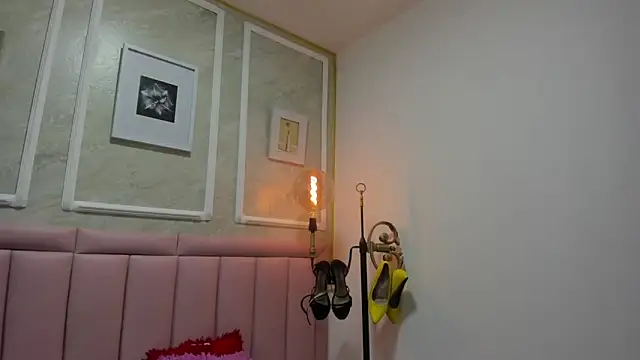 HoollyHendrix online show from December 2025 08:49:02 PM