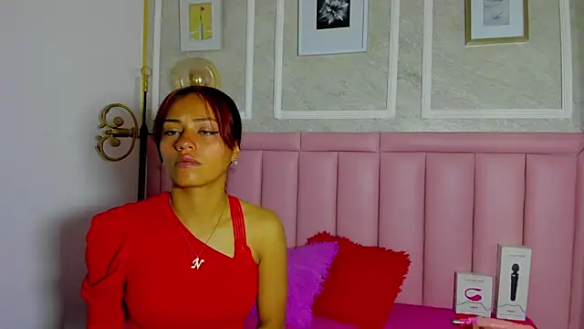 HoollyHendrix online show from January 2026 08:45:01 PM