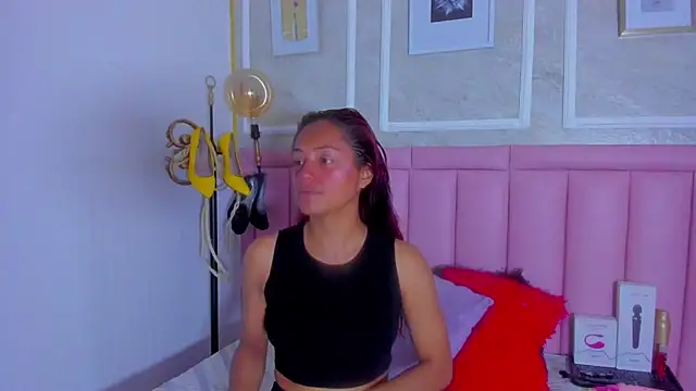 HoollyHendrix online show from February 2026 08:28:01 PM