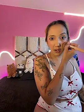 Snapshot of Isa_klein chatting on July 2026 03:56:02 AM Isa klein online show from July 2026 03:56:02 AM