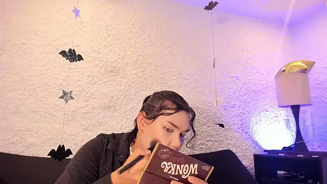 Snapshot of BlaerShadow_ chatting on October 2025 08:09:02 PM BlaerShadow online show from October 2025 08:09:02 PM