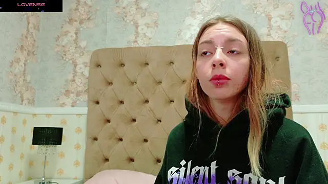 CoraVex online show from October 2025 04:09:02 AM