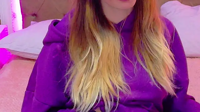 CoraVex online show from April 2026 04:09:02 AM