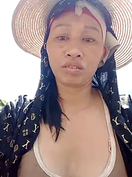 Snapshot of donna-bae chatting on February 2026 04:00:01 AM donna-bae online show from February 2026 04:00:01 AM