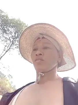 Snapshot of donna-bae chatting on March 2026 04:14:02 AM donna-bae online show from March 2026 04:14:02 AM