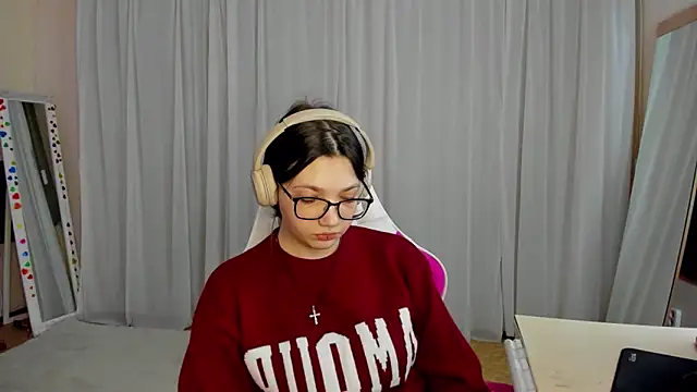 Snapshot of CarolKitty chatting on November 2025 07:51:01 AM CarolKitty online show from November 2025 07:51:01 AM