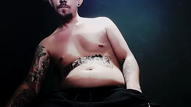 Snapshot of guesswhatbitch chatting on October 2025 08:09:02 PM guesswhatbitch online show from October 2025 08:09:02 PM