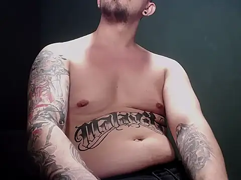 Snapshot of guesswhatbitch chatting on October 2025 04:31:02 PM guesswhatbitch online show from October 2025 04:31:02 PM