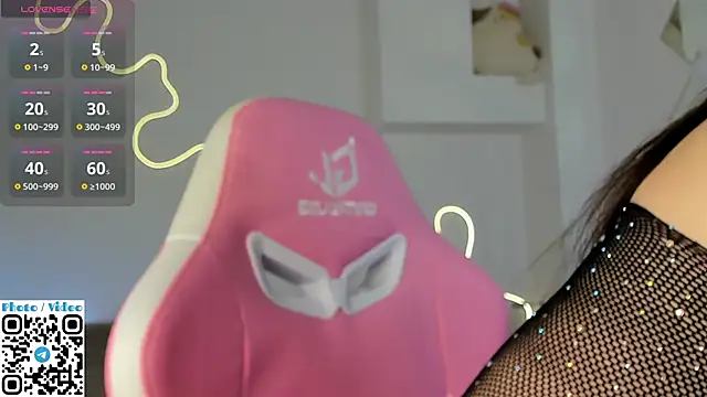 Helen Spark online show from October 2025 02:00:02 AM