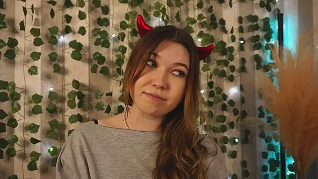 Snapshot of cheeky_cherry_juice chatting on November 2025 01:24:03 PM cheeky cherry juice online show from November 2025 01:24:03 PM