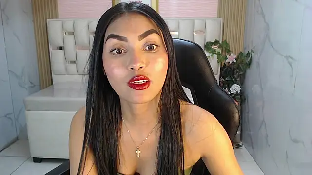 lissandra s online show from November 2025 08:35:02 PM