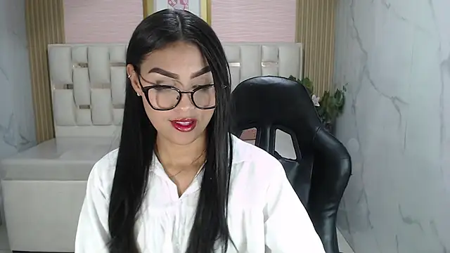 lissandra s online show from December 2025 08:28:02 PM