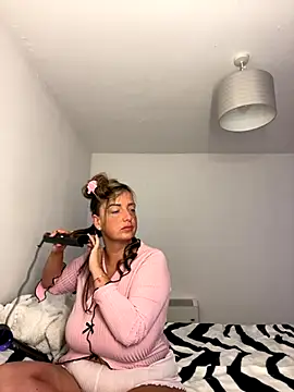 Snapshot of QueenStacyxox chatting on October 2025 11:42:02 AM QueenStacyxox online show from October 2025 11:42:02 AM