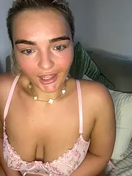 Snapshot of BelleXx chatting on September 2025 05:53:01 AM BelleXx online show from September 2025 05:53:01 AM