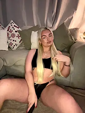 Snapshot of BelleXx chatting on November 2025 01:55:02 AM BelleXx online show from November 2025 01:55:02 AM