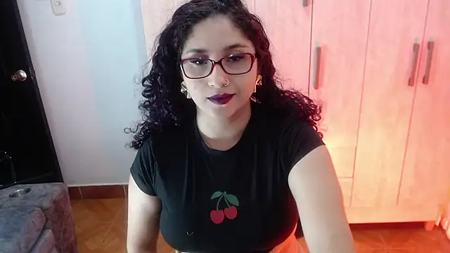 Snapshot of Gia_Dior chatting on October 2025 11:34:01 PM Gia Dior online show from October 2025 11:34:01 PM