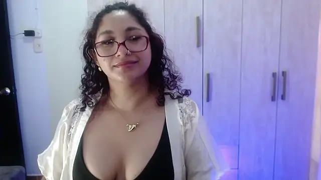 Snapshot of Gia_Dior chatting on October 2025 12:07:02 PM Gia Dior online show from October 2025 12:07:02 PM