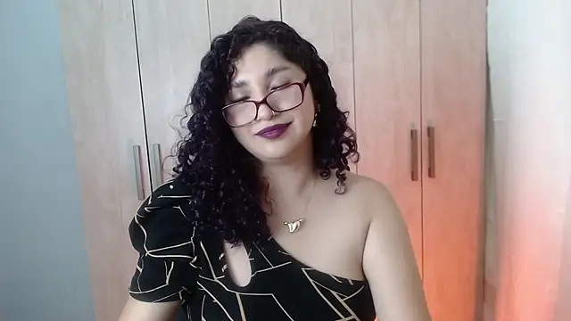 Snapshot of Gia_Dior chatting on October 2025 12:12:02 AM Gia Dior online show from October 2025 12:12:02 AM