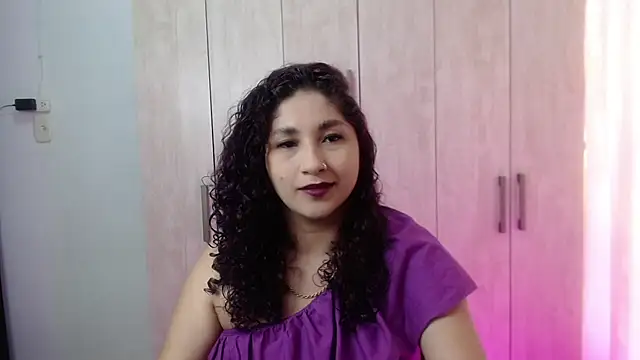 Snapshot of Gia_Dior chatting on November 2025 08:21:02 PM Gia Dior online show from November 2025 08:21:02 PM