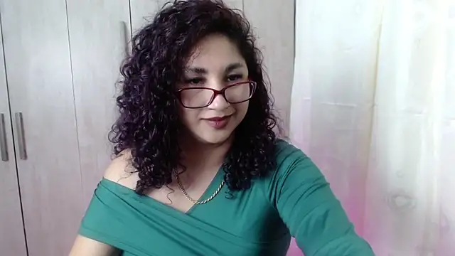 Snapshot of Gia_Dior chatting on November 2025 11:58:02 PM Gia Dior online show from November 2025 11:58:02 PM