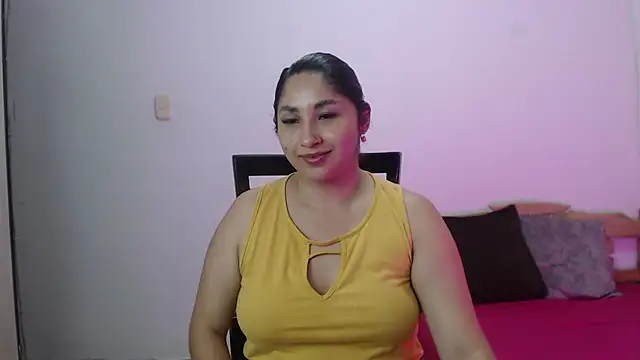 Snapshot of Gia_Dior chatting on November 2025 11:18:01 PM Gia Dior online show from November 2025 11:18:01 PM