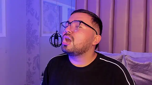 SoyGaelOso online show from October 2025 07:09:02 PM