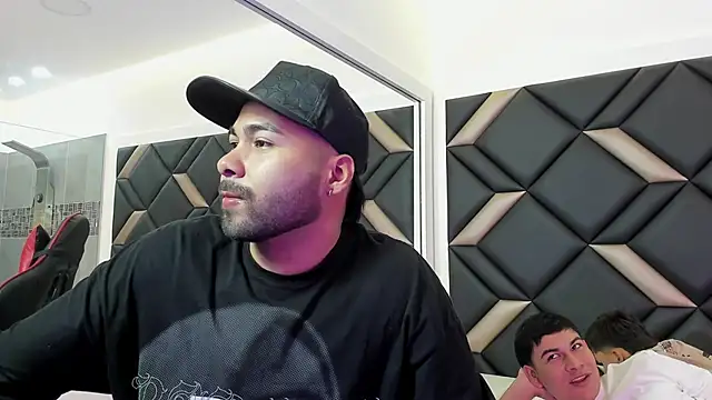 Snapshot of Hot_Threesomee chatting on November 2025 01:07:02 PM Hot Threesomee online show from November 2025 01:07:02 PM