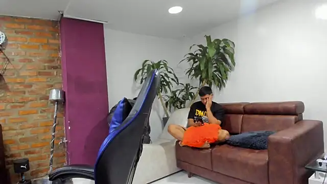 Snapshot of Hot_Threesomee chatting on November 2025 01:21:02 PM Hot Threesomee online show from November 2025 01:21:02 PM