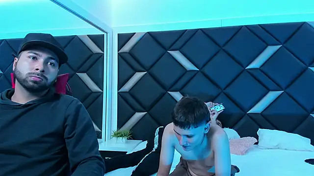 Snapshot of Hot_Threesomee chatting on November 2025 01:12:02 PM Hot Threesomee online show from November 2025 01:12:02 PM