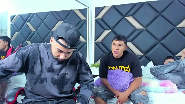 Snapshot of Hot_Threesomee chatting on November 2025 01:03:01 PM Hot Threesomee online show from November 2025 01:03:01 PM