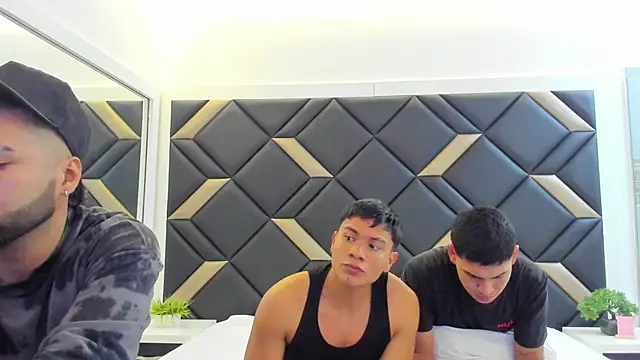 Snapshot of Hot_Threesomee chatting on November 2025 01:03:01 PM Hot Threesomee online show from November 2025 01:03:01 PM