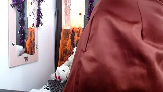 camilavargas  online show from October 2025 09:48:01 PM