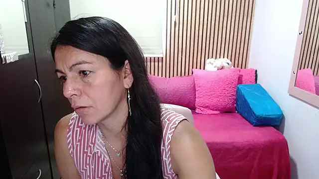 camilavargas  online show from April 2026 09:39:33 PM