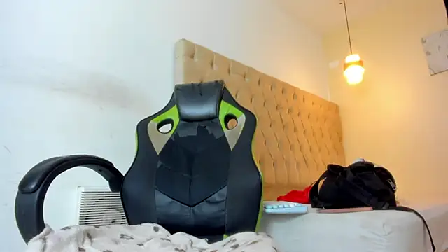 Naomis 35 online show from November 2025 04:33:01 PM