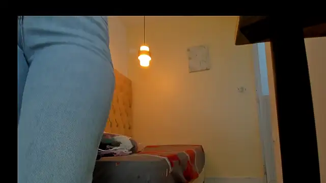 Naomis 35 online show from December 2025 07:33:02 PM