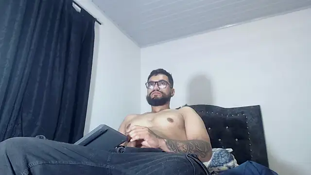 Snapshot of Chrys_harris77 chatting on March 2026 01:09:01 AM Chrys harris77 online show from March 2026 01:09:01 AM