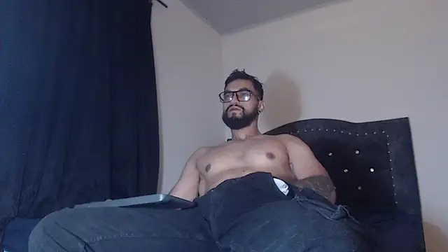 Snapshot of Chrys_harris77 chatting on March 2026 12:33:01 AM Chrys harris77 online show from March 2026 12:33:01 AM