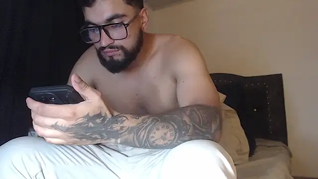 Snapshot of Chrys_harris77 chatting on April 2026 12:31:01 AM Chrys harris77 online show from April 2026 12:31:01 AM