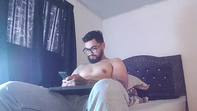 Snapshot of Chrys_harris77 chatting on April 2026 09:52:01 PM Chrys harris77 online show from April 2026 09:52:01 PM