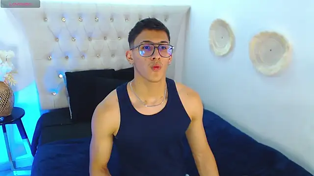 Snapshot of SalvadorFit chatting on September 2025 08:31:02 PM SalvadorFit online show from September 2025 08:31:02 PM