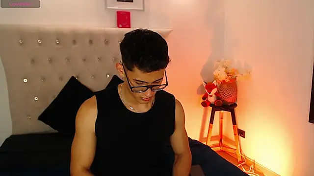 Snapshot of SalvadorFit chatting on September 2025 08:58:01 PM SalvadorFit online show from September 2025 08:58:01 PM