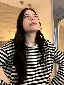 Snapshot of Valerie_Ohara chatting on October 2025 04:33:01 AM Valerie Ohara online show from October 2025 04:33:01 AM