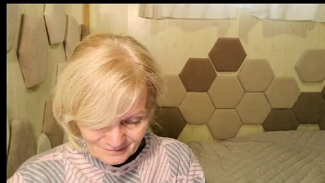 Zoe Steell online show from October 2025 01:50:01 PM