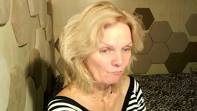 Zoe Steell online show from October 2025 02:19:01 PM