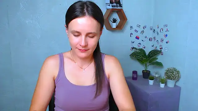 Snapshot of EvelinaMiss_ chatting on October 2025 03:27:01 AM EvelinaMiss online show from October 2025 03:27:01 AM