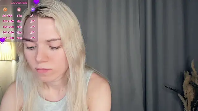 Snapshot of DianeHonnette chatting on November 2025 08:07:01 PM DianeHonnette online show from November 2025 08:07:01 PM