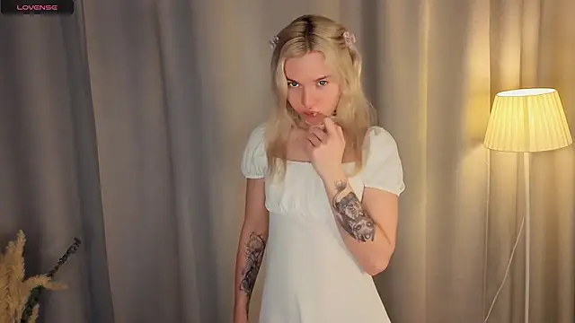 Snapshot of DianeHonnette chatting on November 2025 07:16:02 PM DianeHonnette online show from November 2025 07:16:02 PM